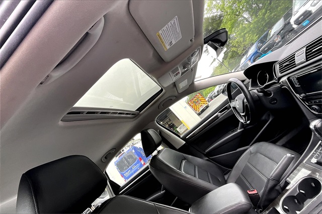 2018 Volkswagen Passat 2.0T SE - Photo 18