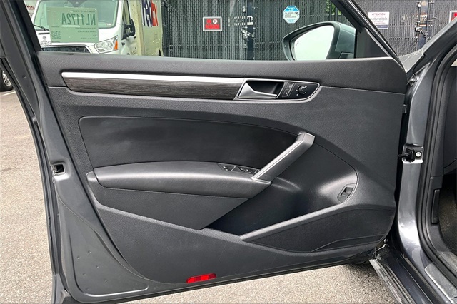 2018 Volkswagen Passat 2.0T SE - Photo 19