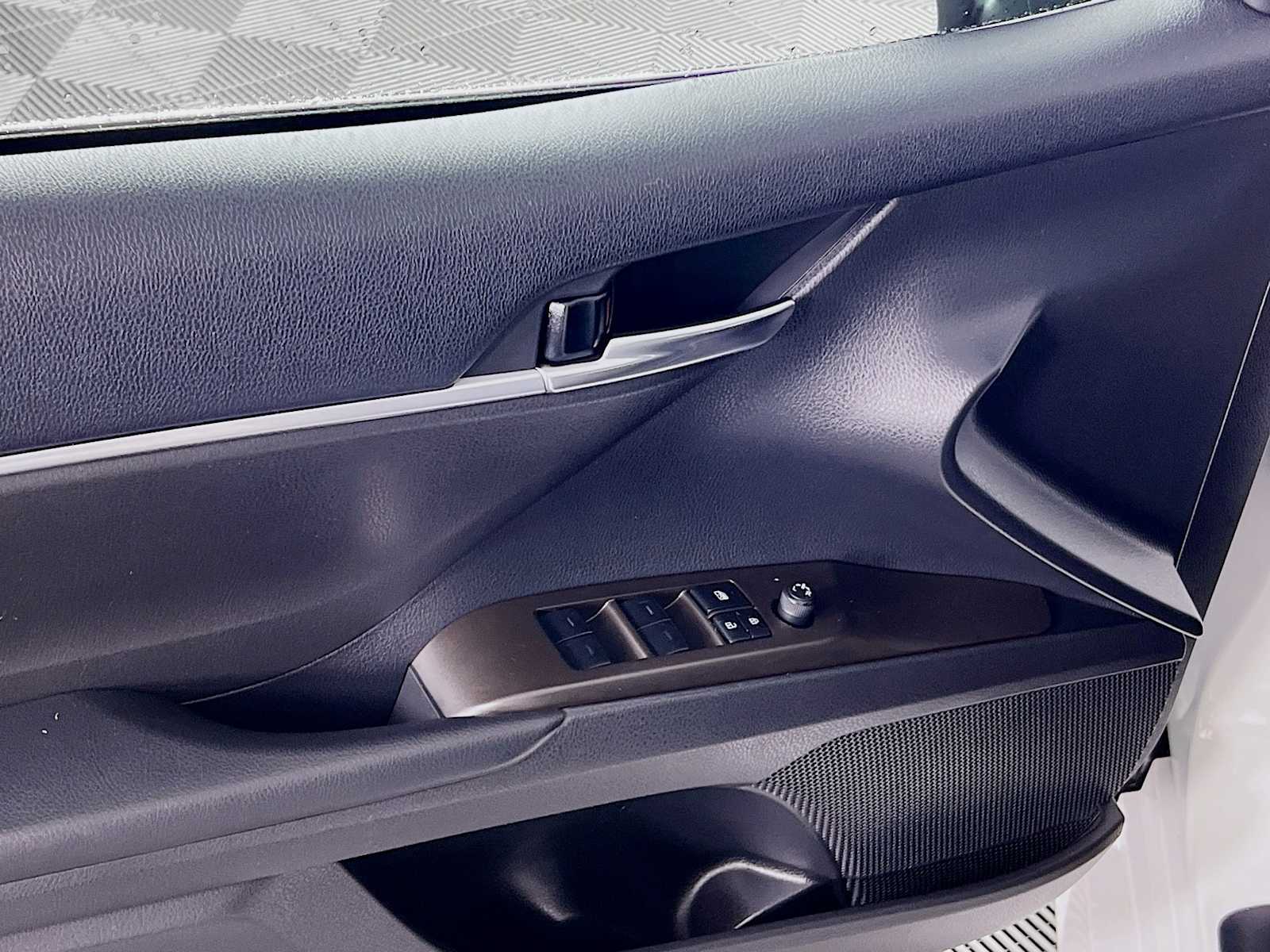 2022 Toyota Camry LE - Photo 17