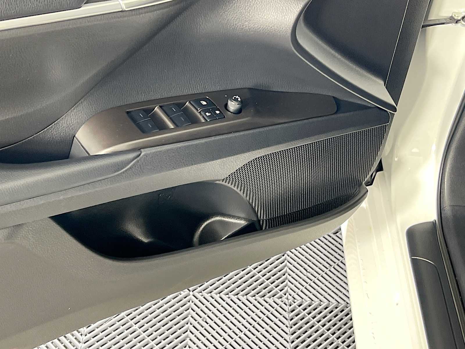 2022 Toyota Camry LE - Photo 18
