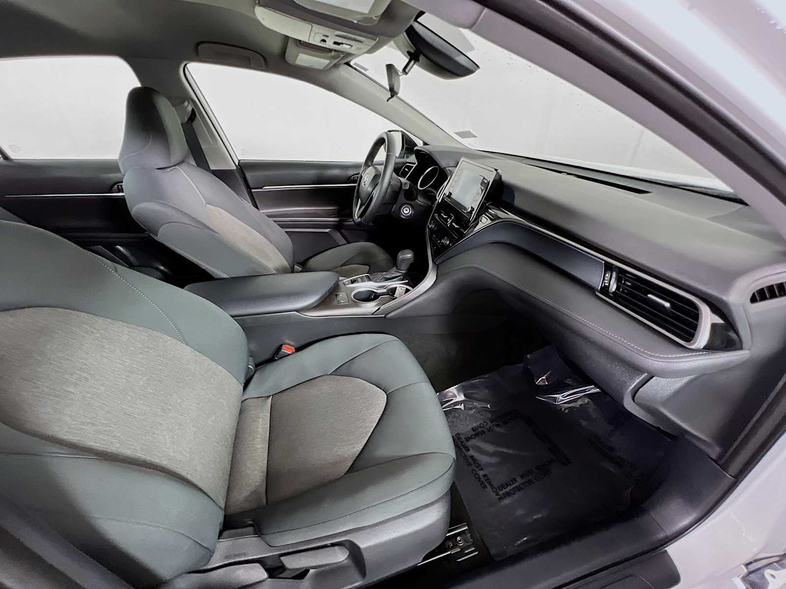 2022 Toyota Camry LE - Photo 27