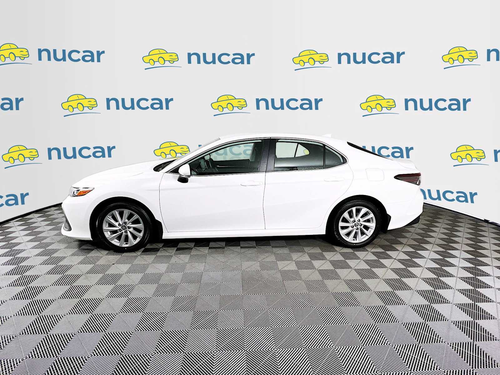 2022 Toyota Camry LE - Photo 4