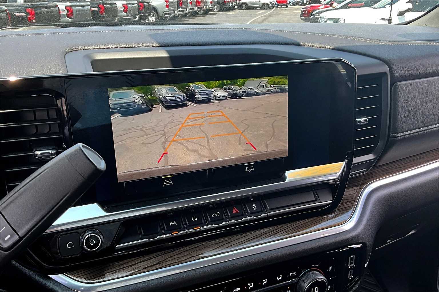 2022 Chevrolet Silverado 1500 LT - Photo 18