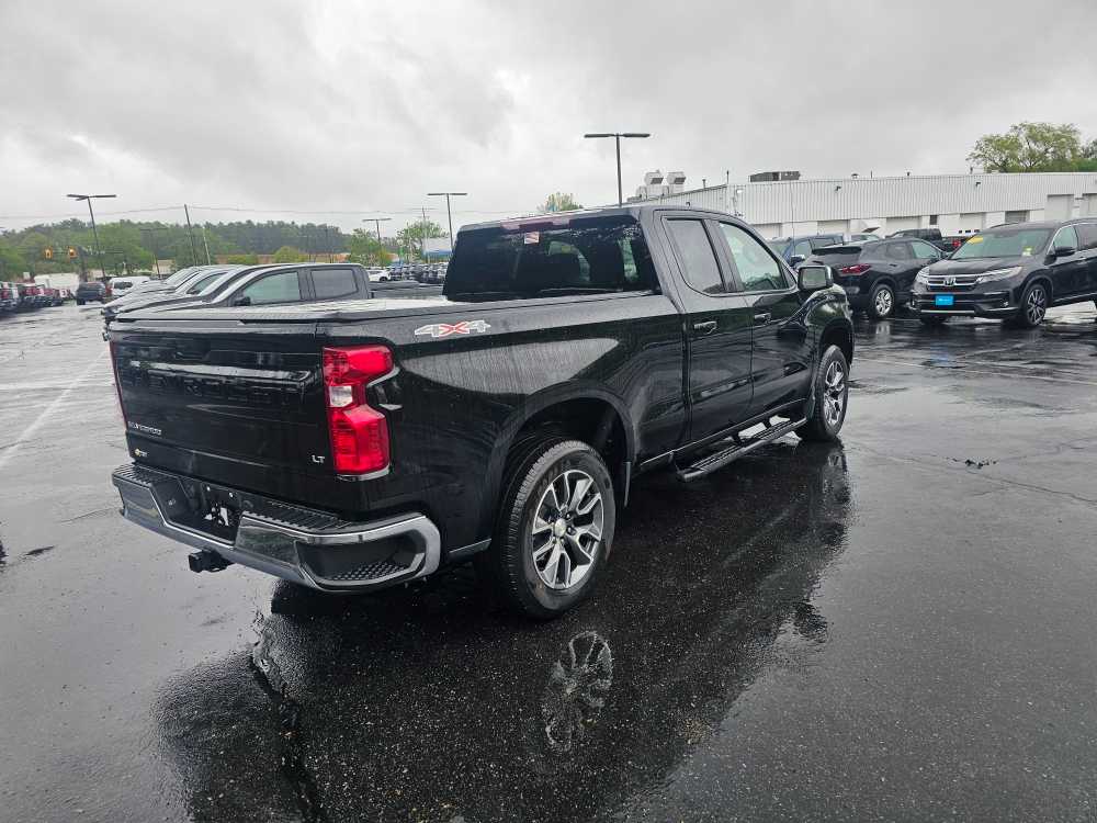 2022 Chevrolet Silverado 1500 LT - Photo 2