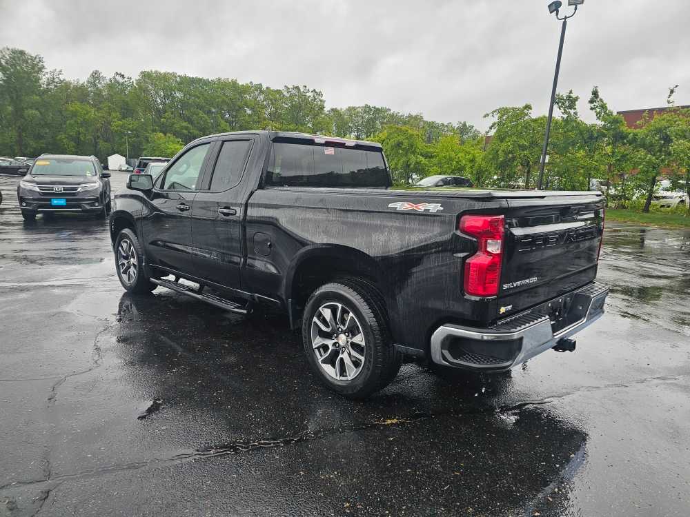 2022 Chevrolet Silverado 1500 LT - Photo 4