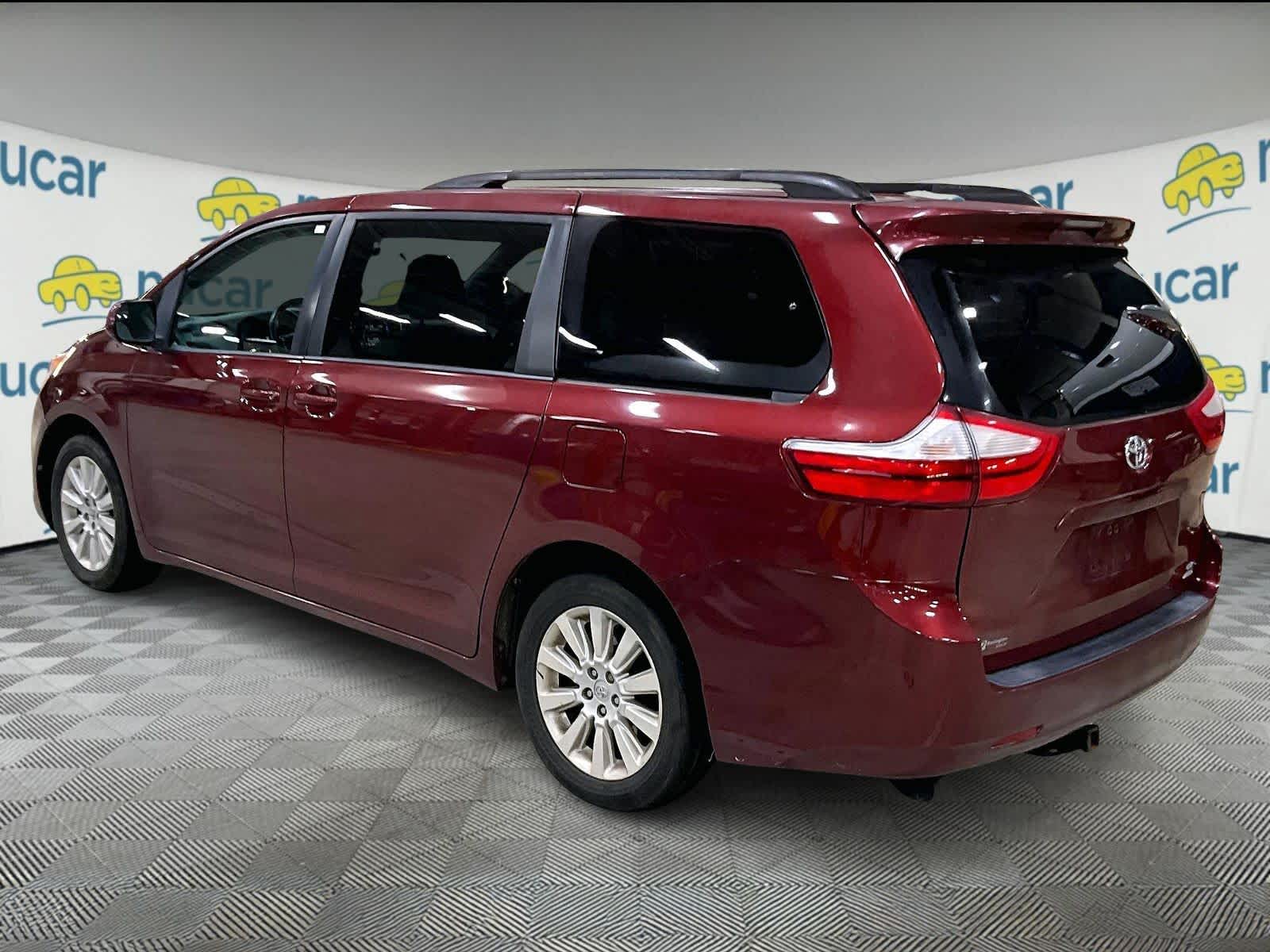 2015 Toyota Sienna LE - Photo 3