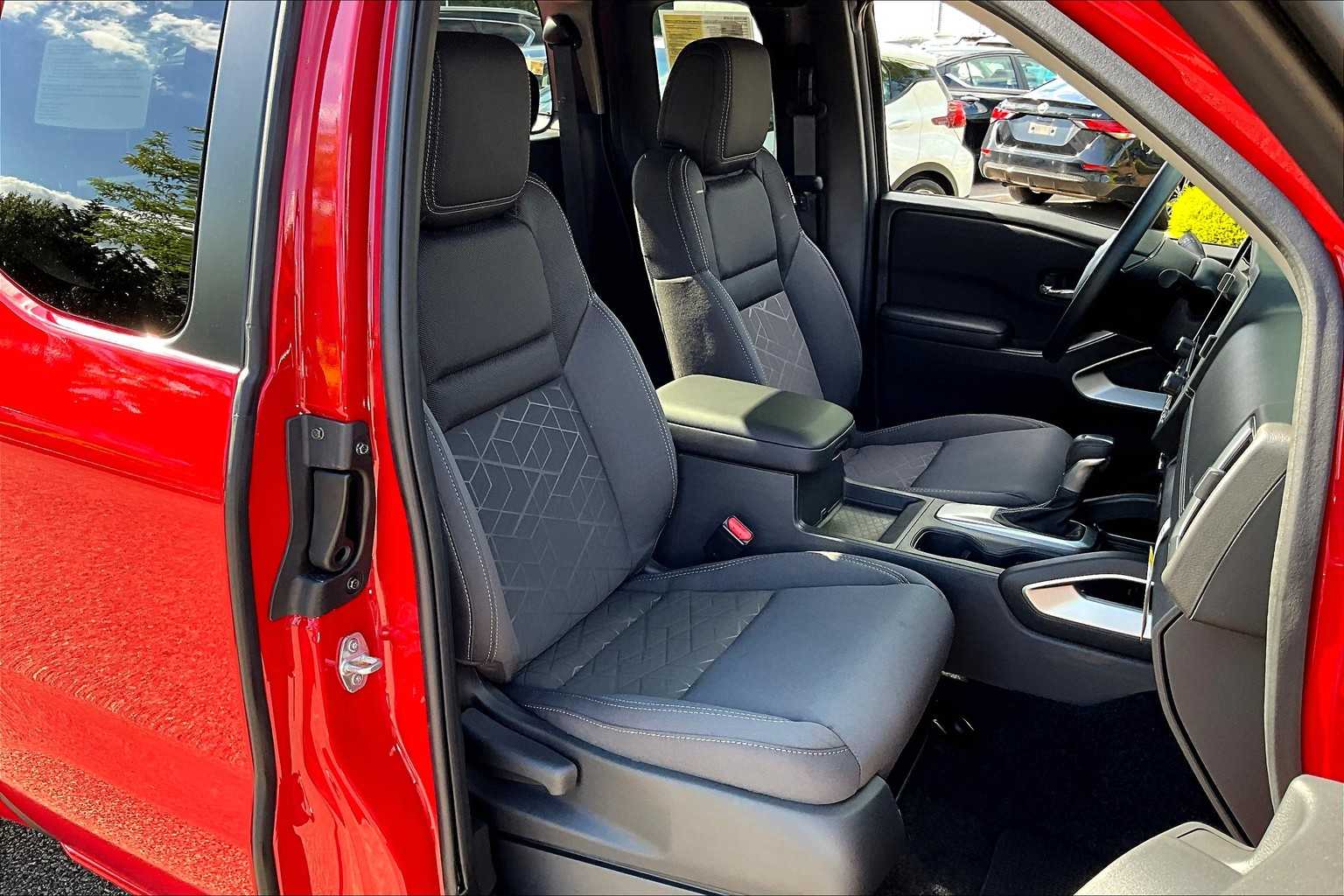 2025 Nissan Frontier SV - Photo 11
