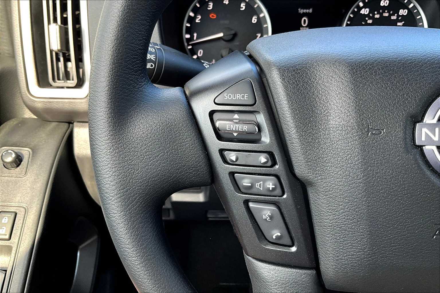 2025 Nissan Frontier SV - Photo 22