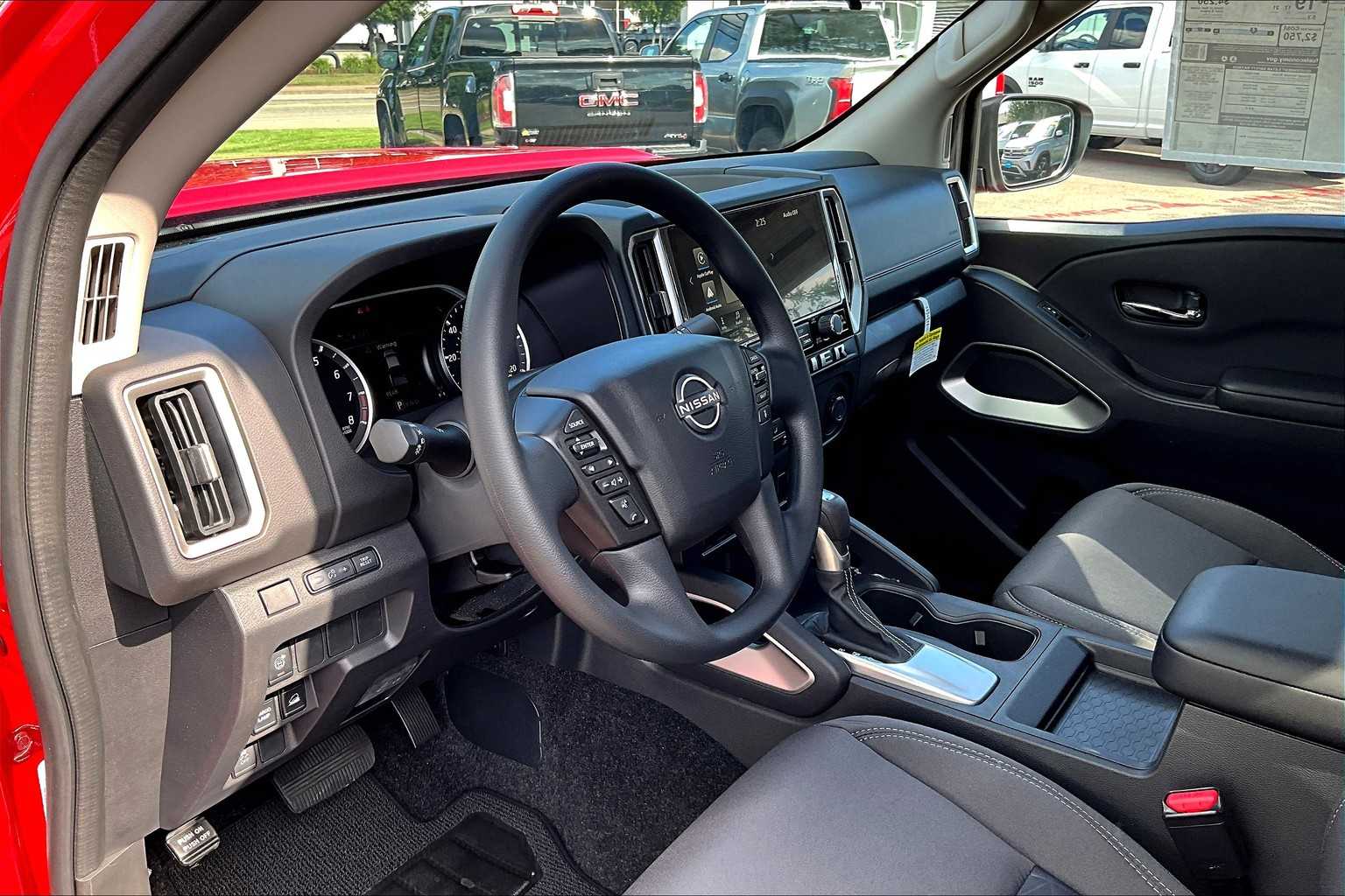 2025 Nissan Frontier SV - Photo 8