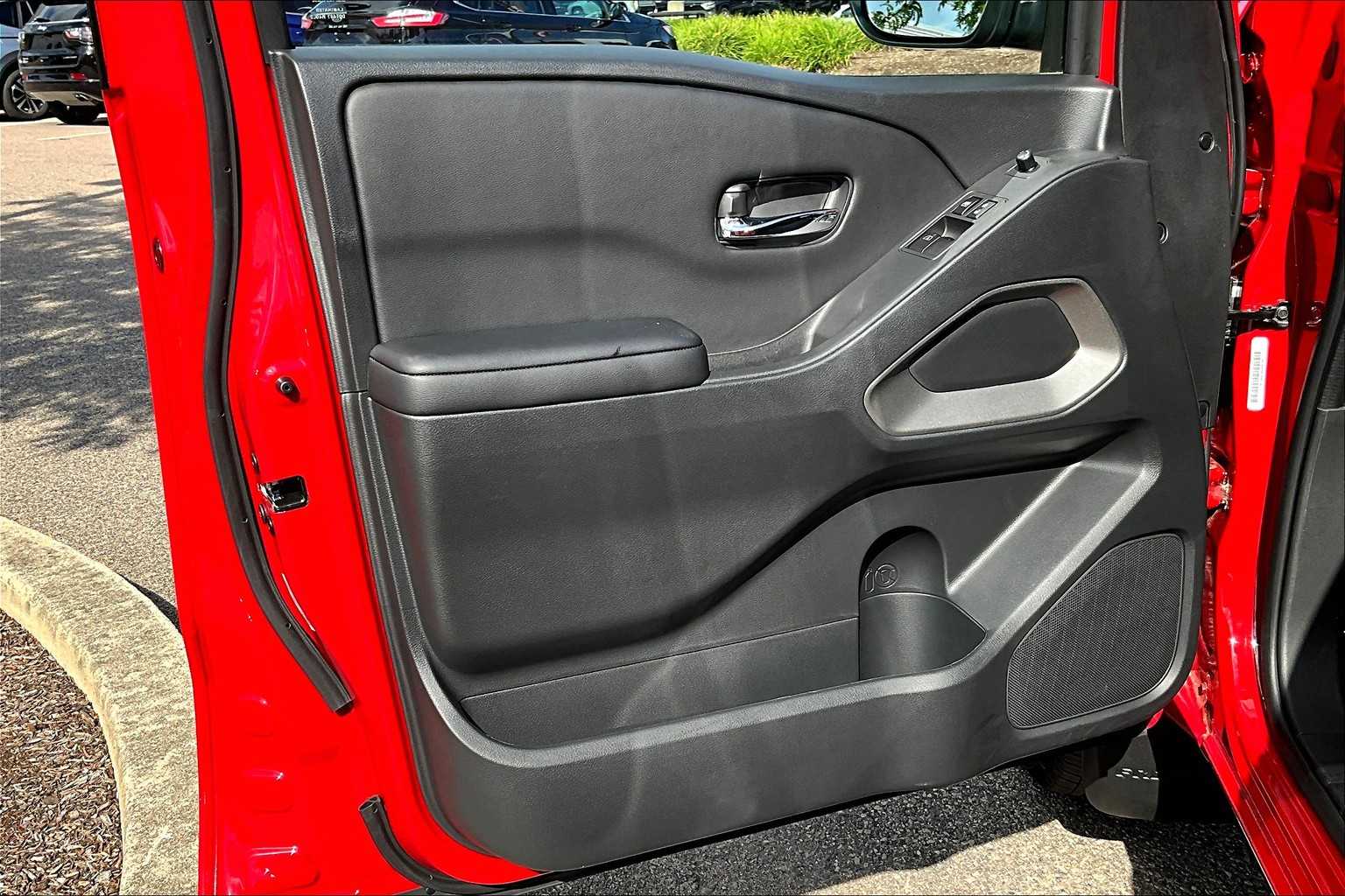 2025 Nissan Frontier SV - Photo 9