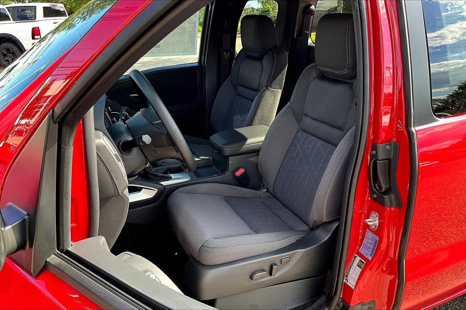 2025 Nissan Frontier SV - Photo 10