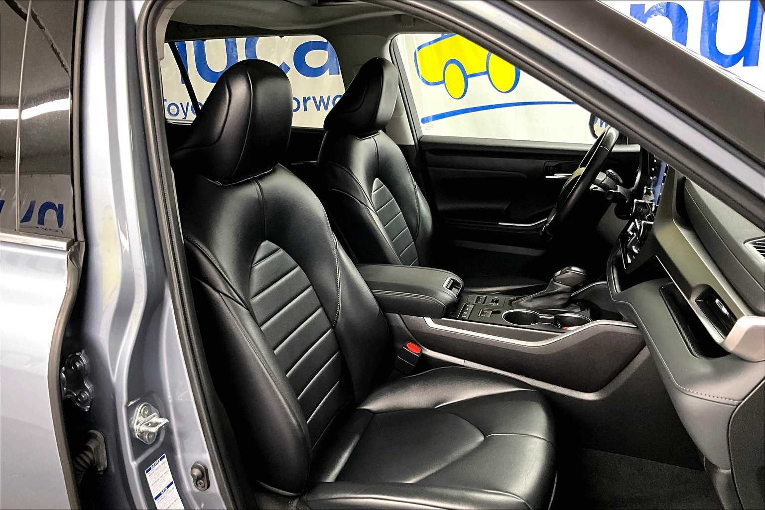 2022 Toyota Highlander XLE - Photo 11