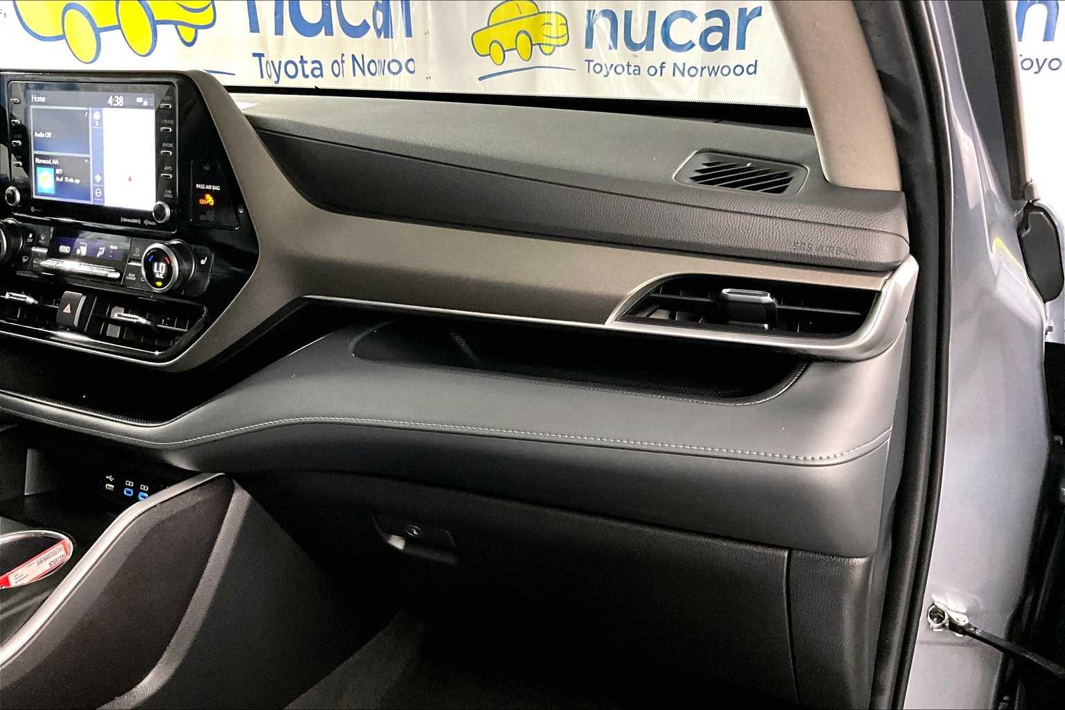 2022 Toyota Highlander XLE - Photo 13