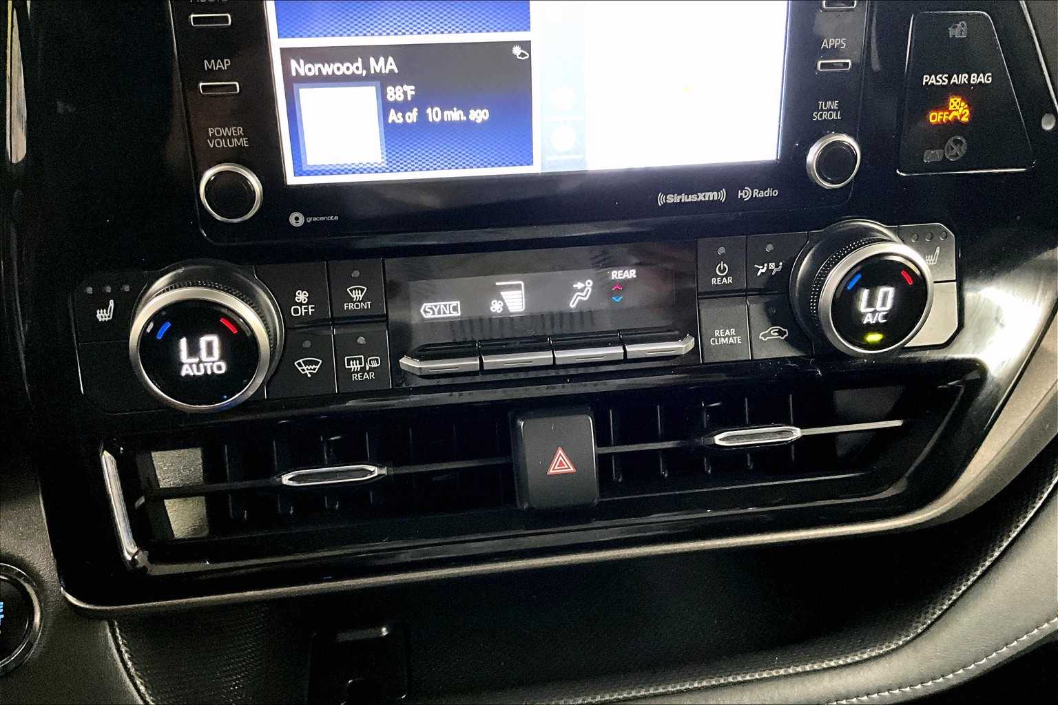 2022 Toyota Highlander XLE - Photo 27