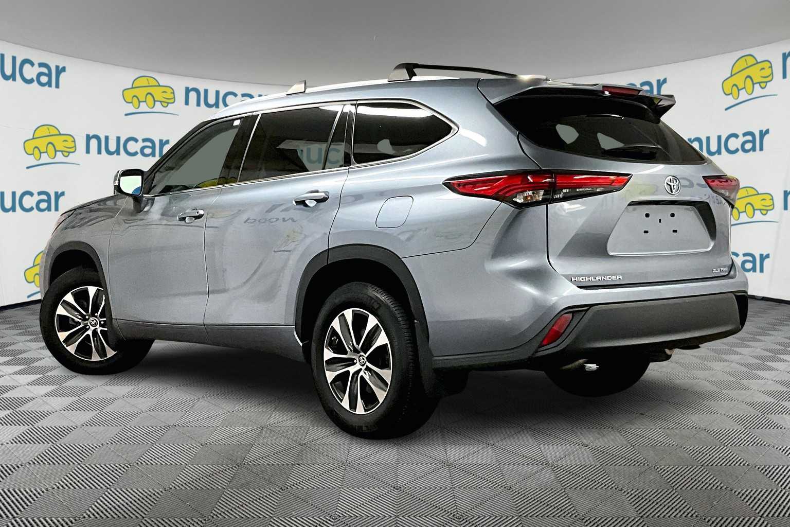 2022 Toyota Highlander XLE - Photo 4