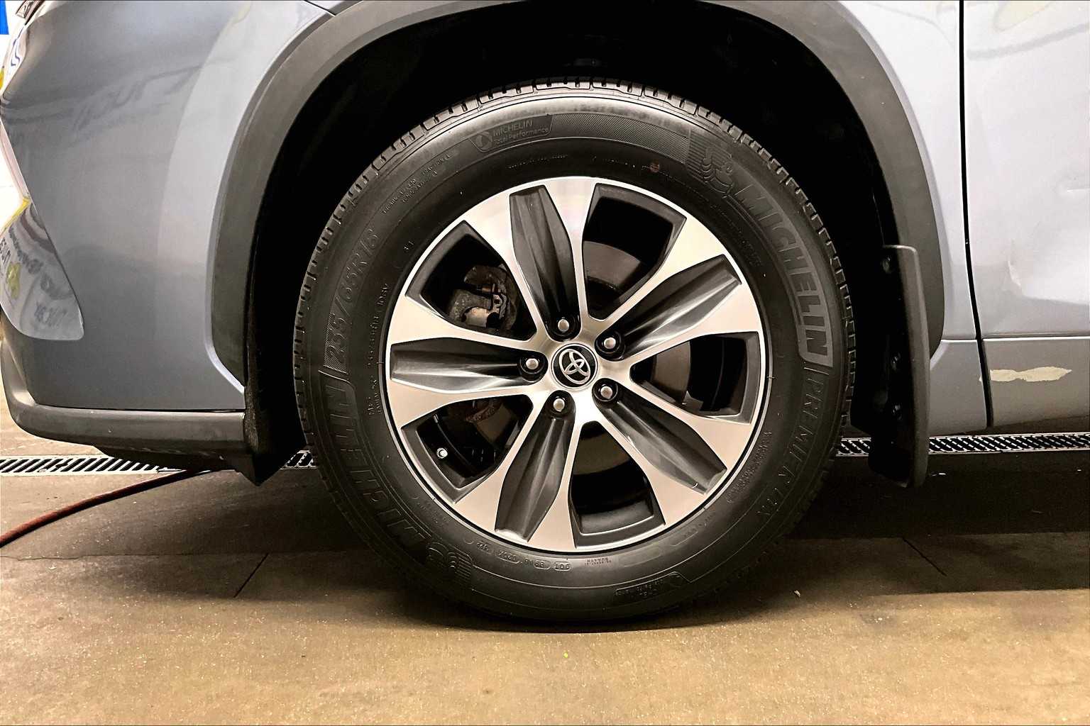 2022 Toyota Highlander XLE - Photo 7