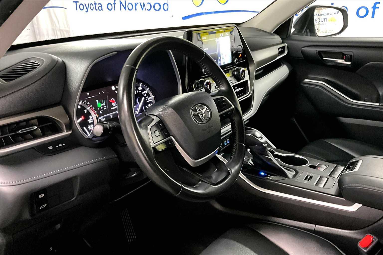 2022 Toyota Highlander XLE - Photo 8