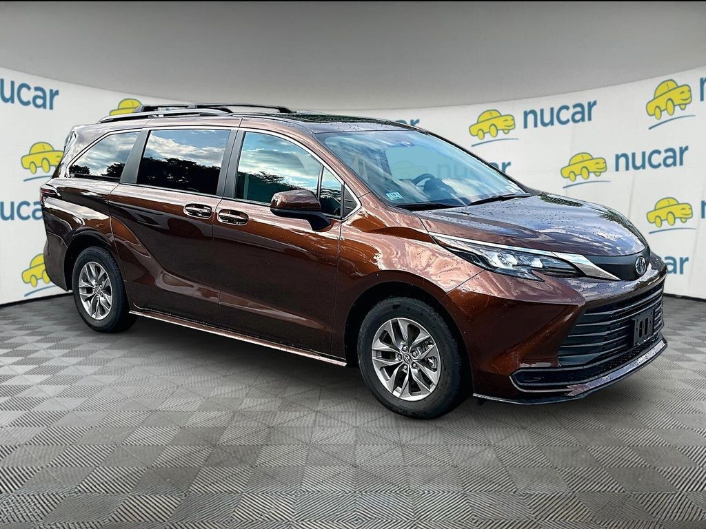 2024 Toyota Sienna LE
