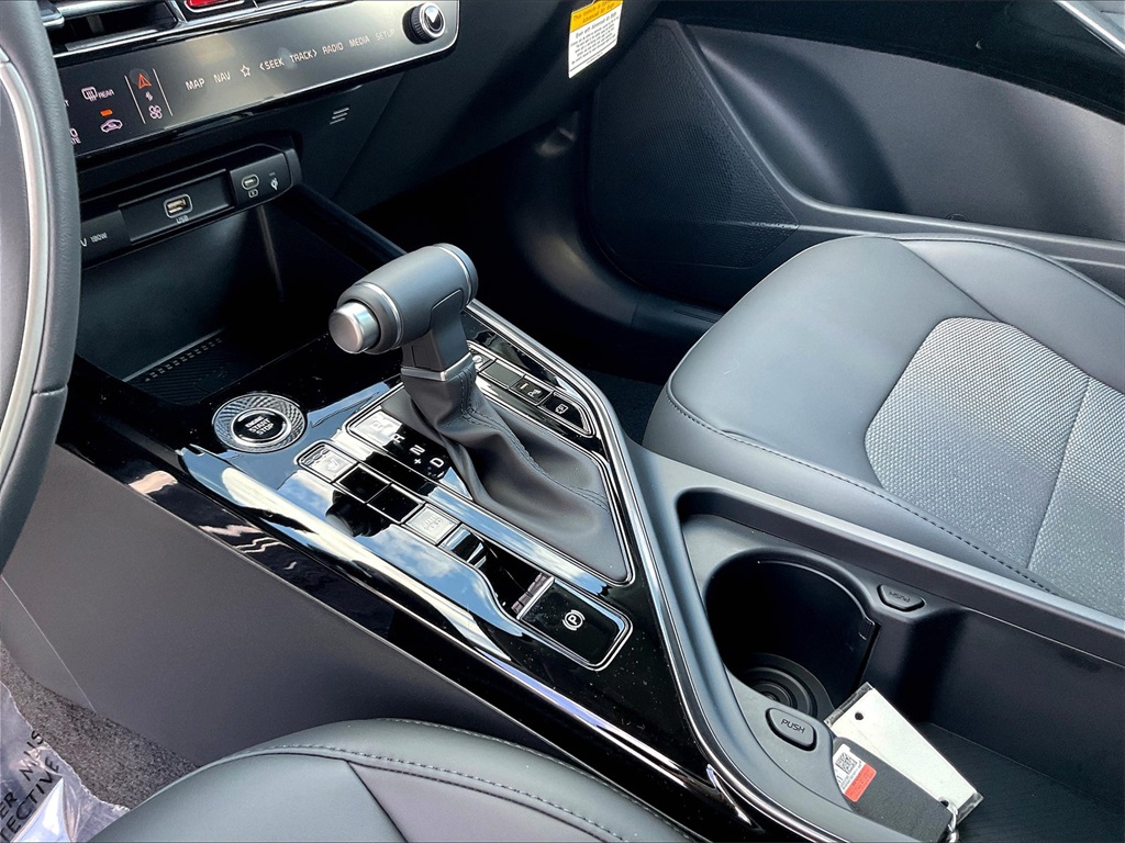 2025 Kia Niro EX - Photo 14