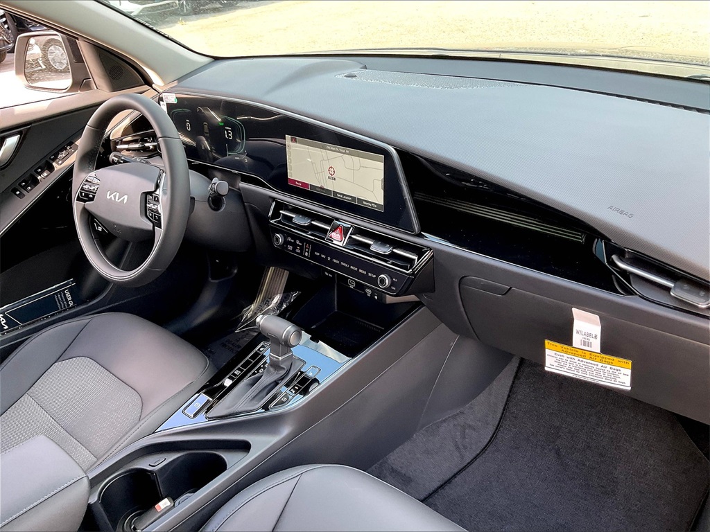 2025 Kia Niro EX - Photo 10