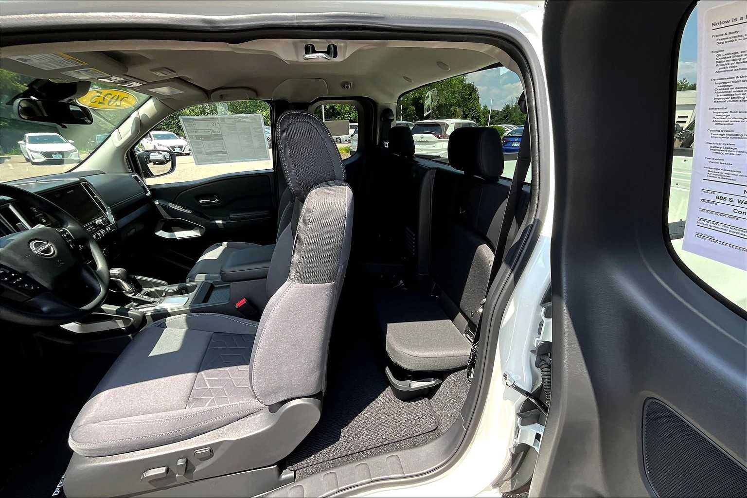 2025 Nissan Frontier SV - Photo 15