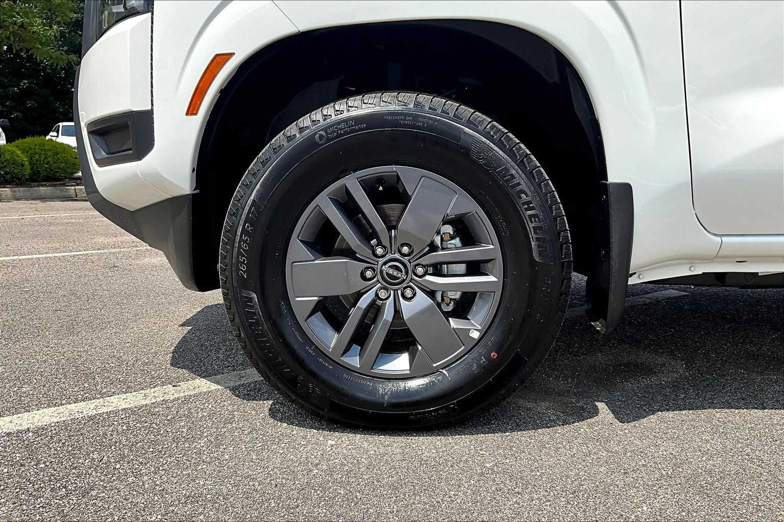 2025 Nissan Frontier SV - Photo 7
