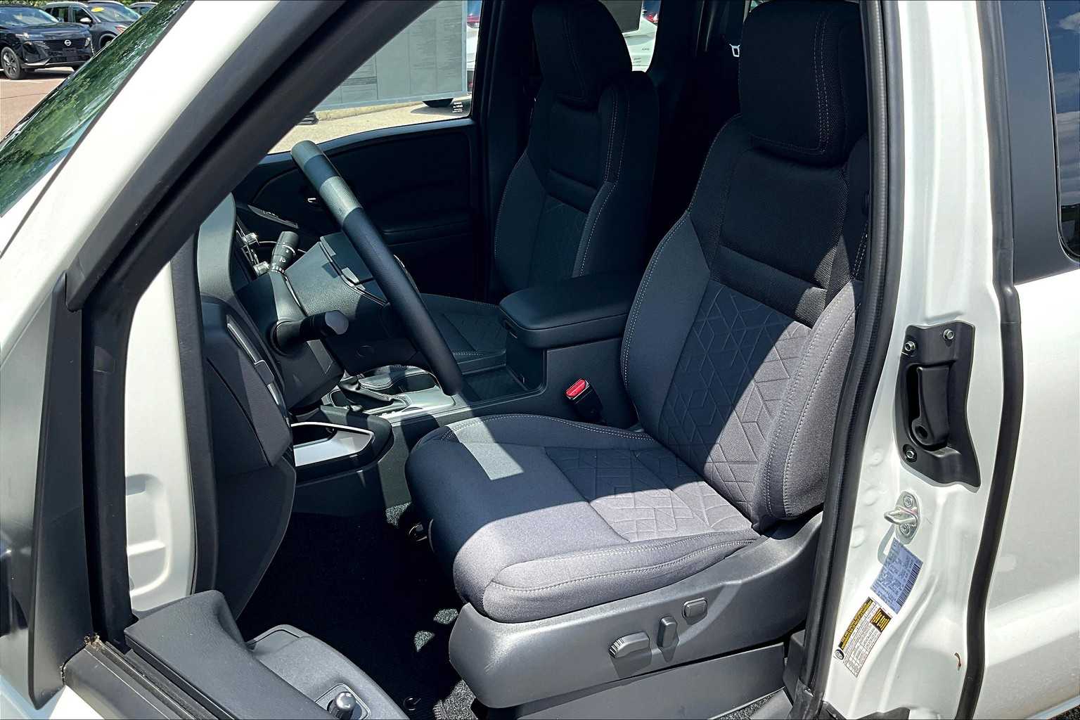 2025 Nissan Frontier SV - Photo 10