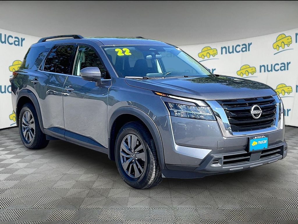 2022 Nissan Pathfinder SV