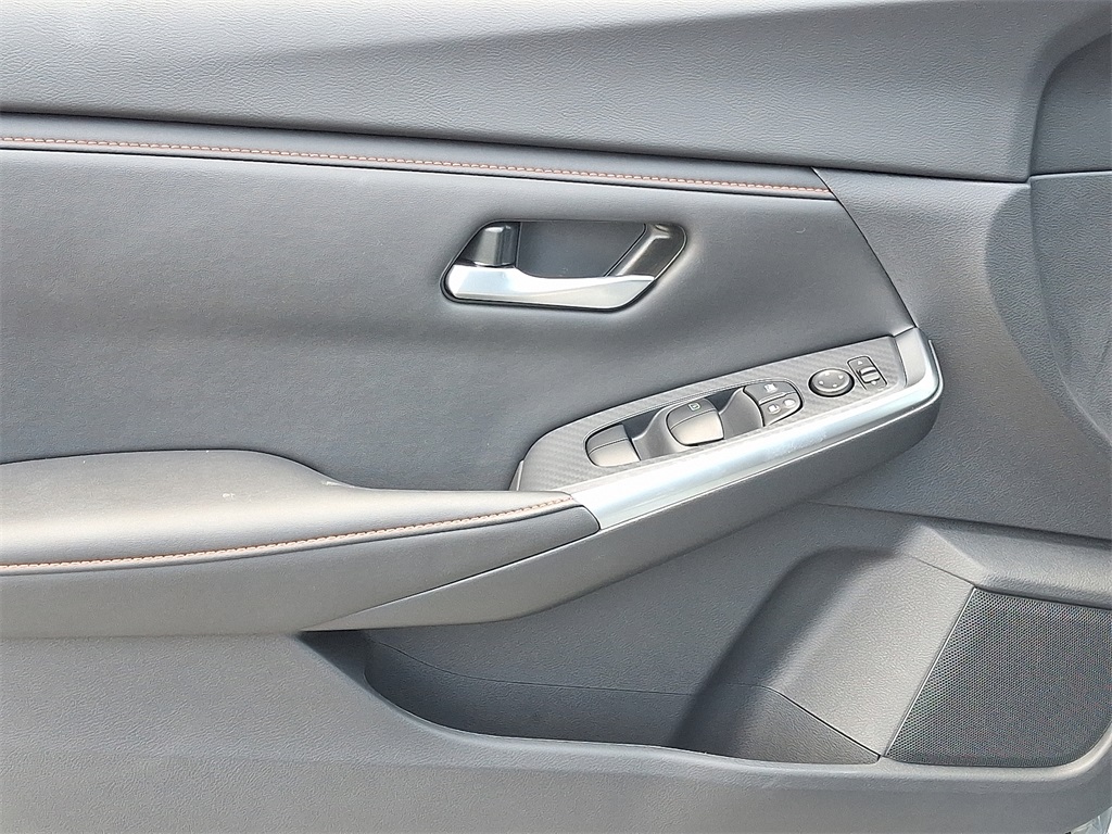 2025 Nissan Sentra SR - Photo 8