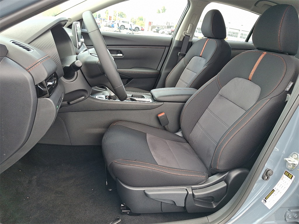 2025 Nissan Sentra SR - Photo 9