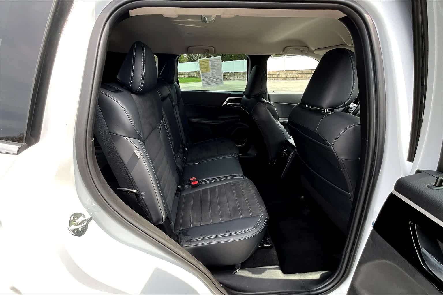 2023 Mitsubishi Outlander SE - Photo 16