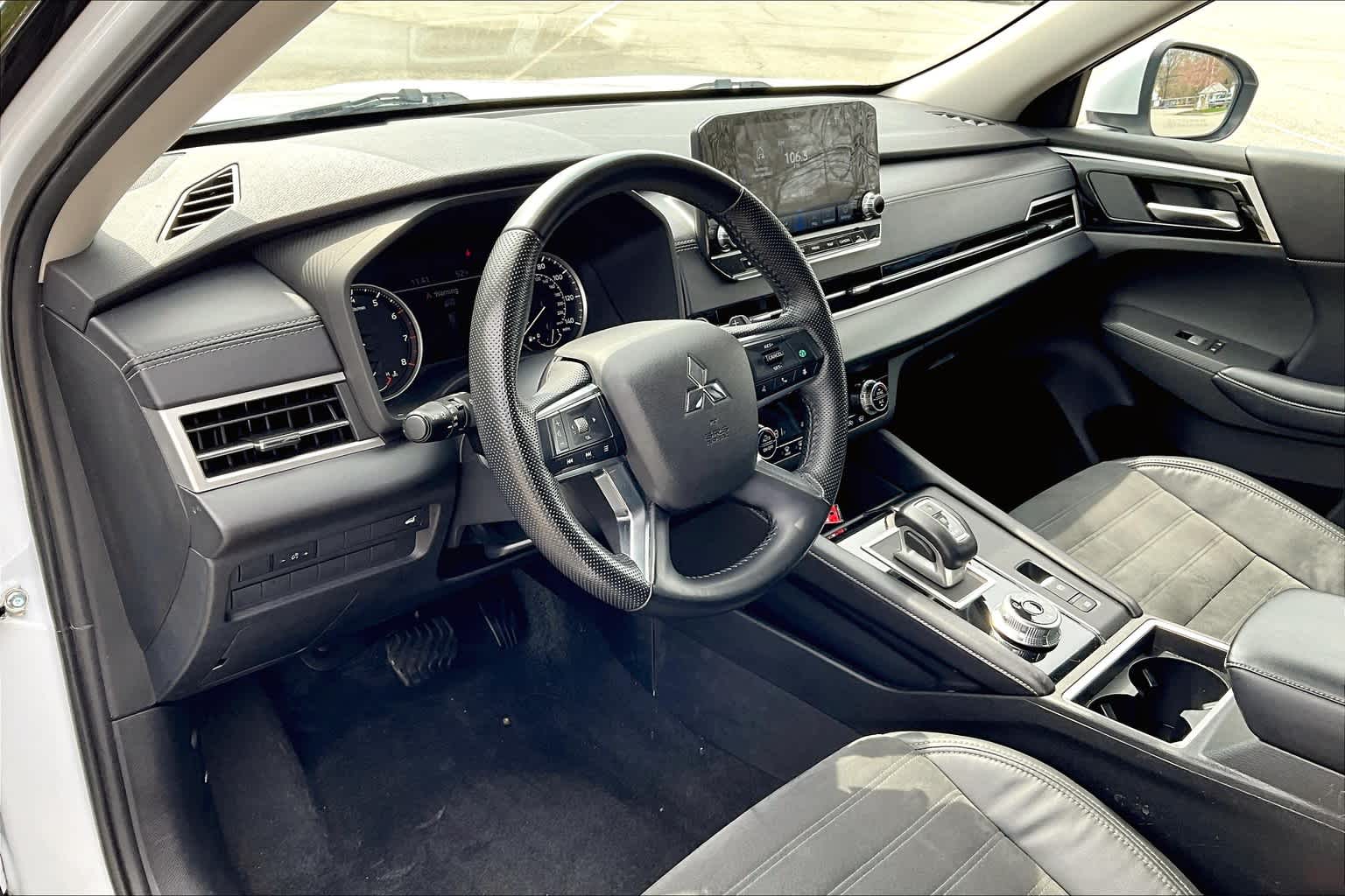 2023 Mitsubishi Outlander SE - Photo 8