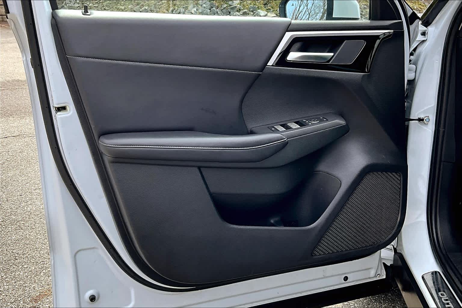 2023 Mitsubishi Outlander SE - Photo 9
