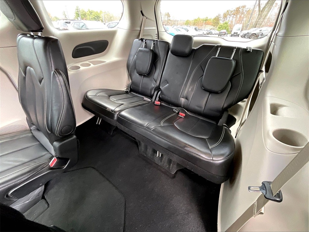 2024 Chrysler Pacifica Touring L - Photo 16