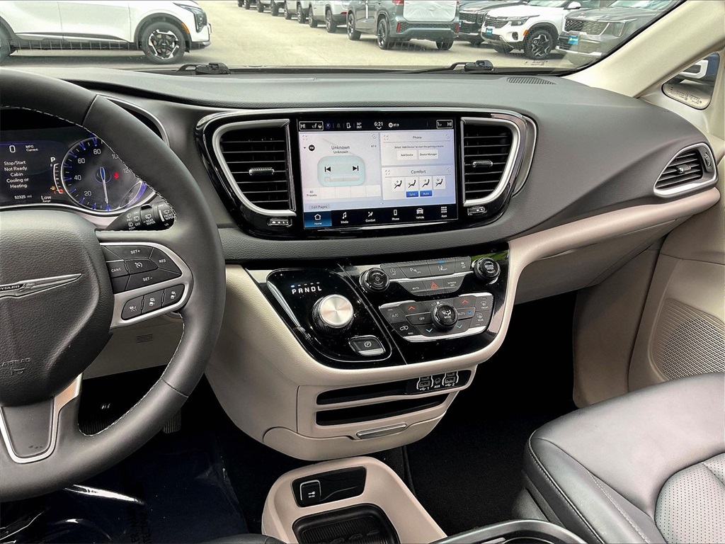 2024 Chrysler Pacifica Touring L - Photo 18
