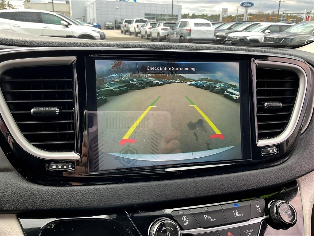 2024 Chrysler Pacifica Touring L - Photo 19