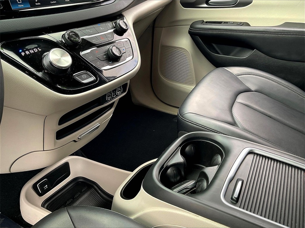 2024 Chrysler Pacifica Touring L - Photo 20