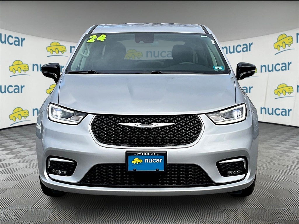 2024 Chrysler Pacifica Touring L - Photo 2