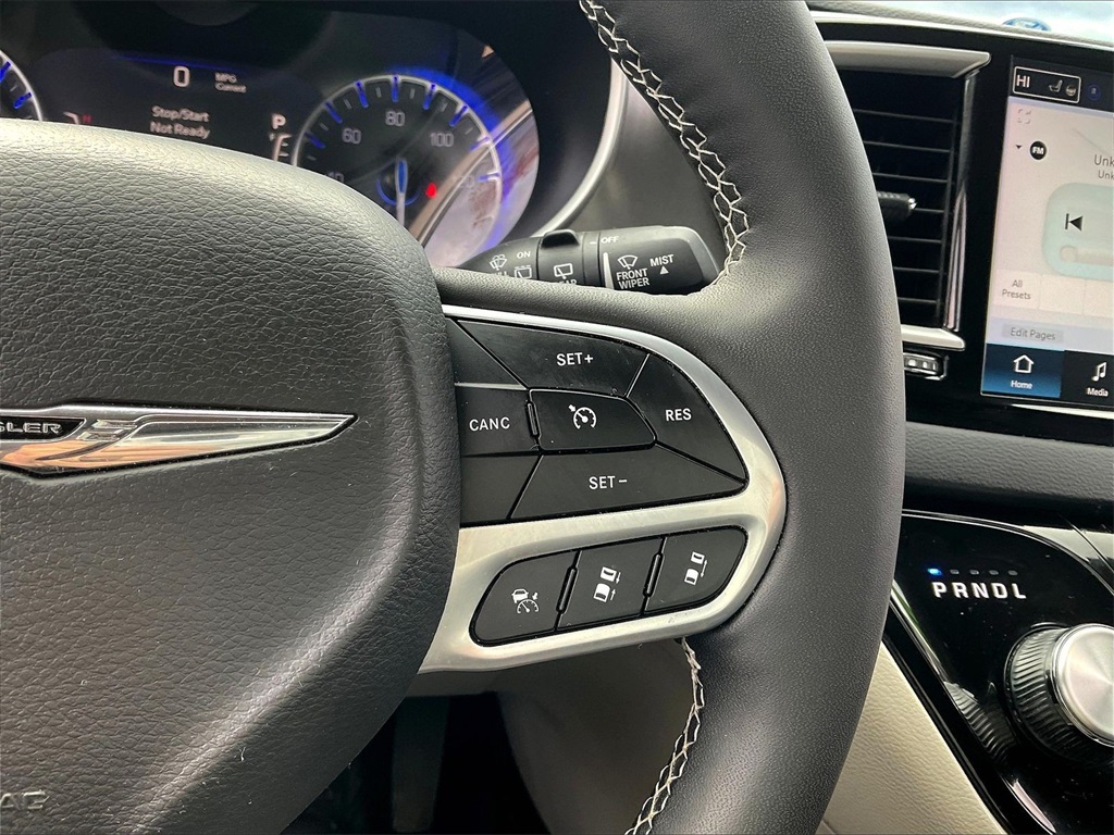 2024 Chrysler Pacifica Touring L - Photo 23