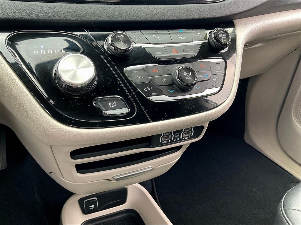 2024 Chrysler Pacifica Touring L - Photo 25