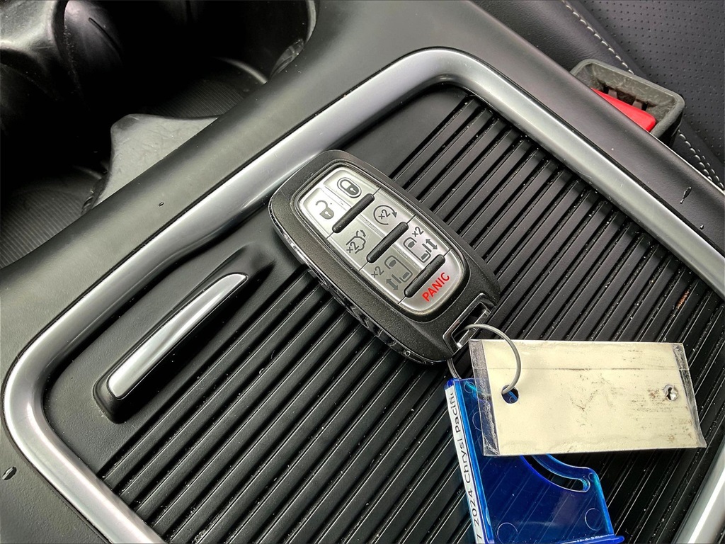 2024 Chrysler Pacifica Touring L - Photo 26