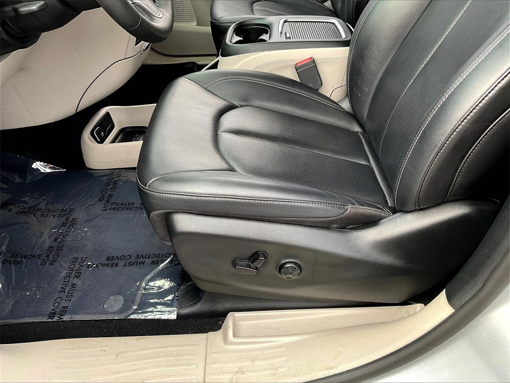 2024 Chrysler Pacifica Touring L - Photo 32