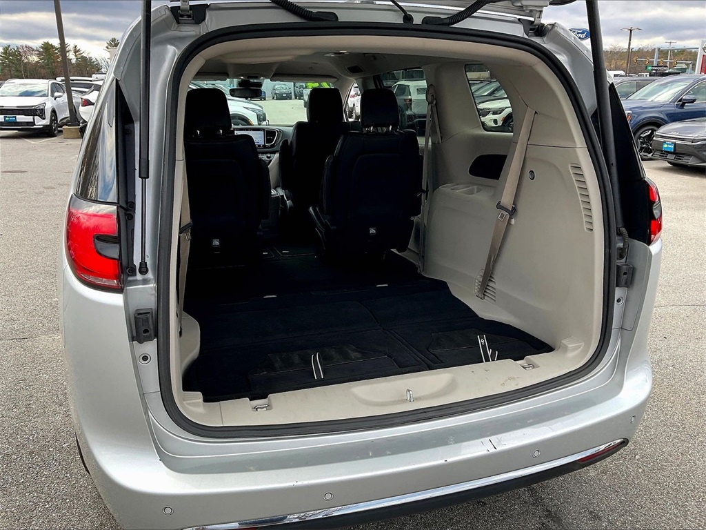 2024 Chrysler Pacifica Touring L - Photo 34
