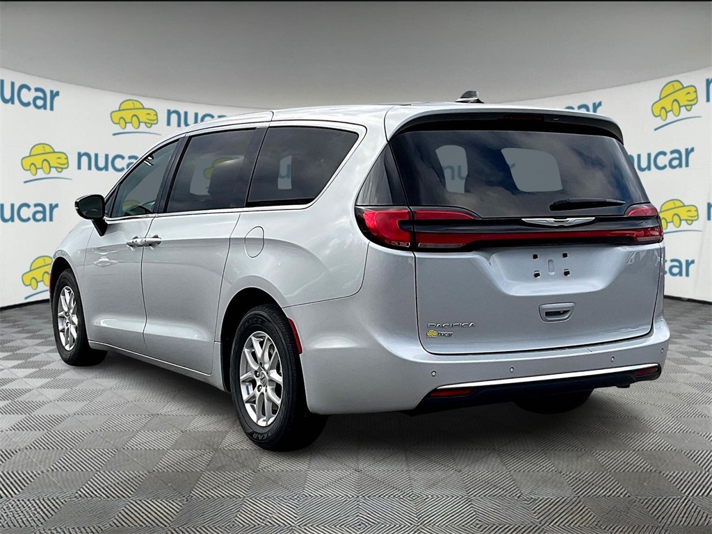 2024 Chrysler Pacifica Touring L - Photo 4