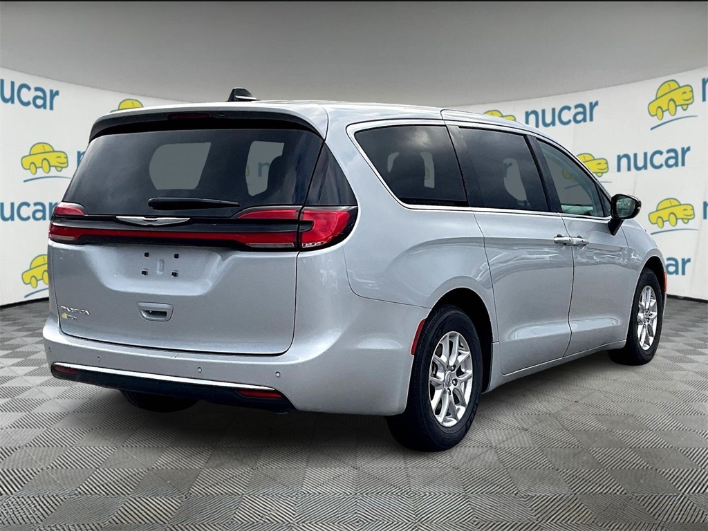 2024 Chrysler Pacifica Touring L - Photo 6