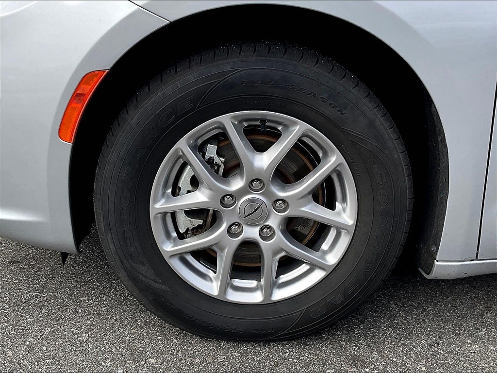 2024 Chrysler Pacifica Touring L - Photo 7