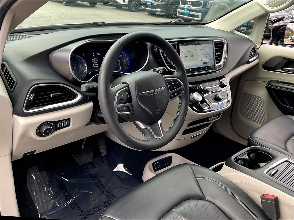 2024 Chrysler Pacifica Touring L - Photo 8