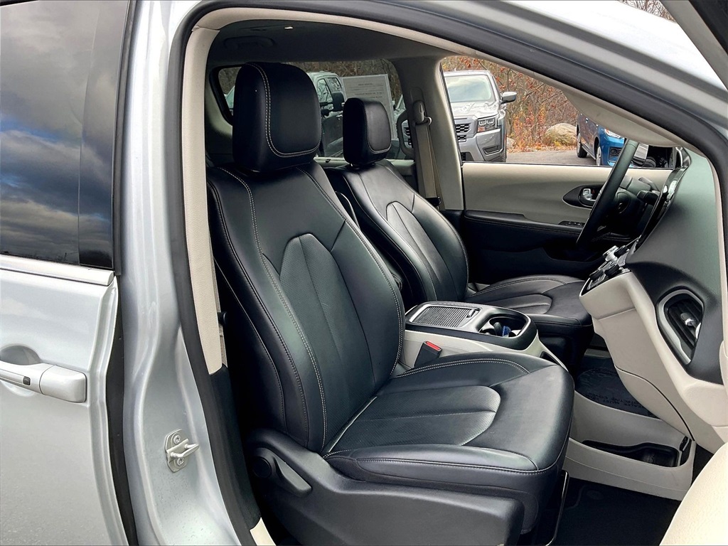 2024 Chrysler Pacifica Touring L - Photo 10