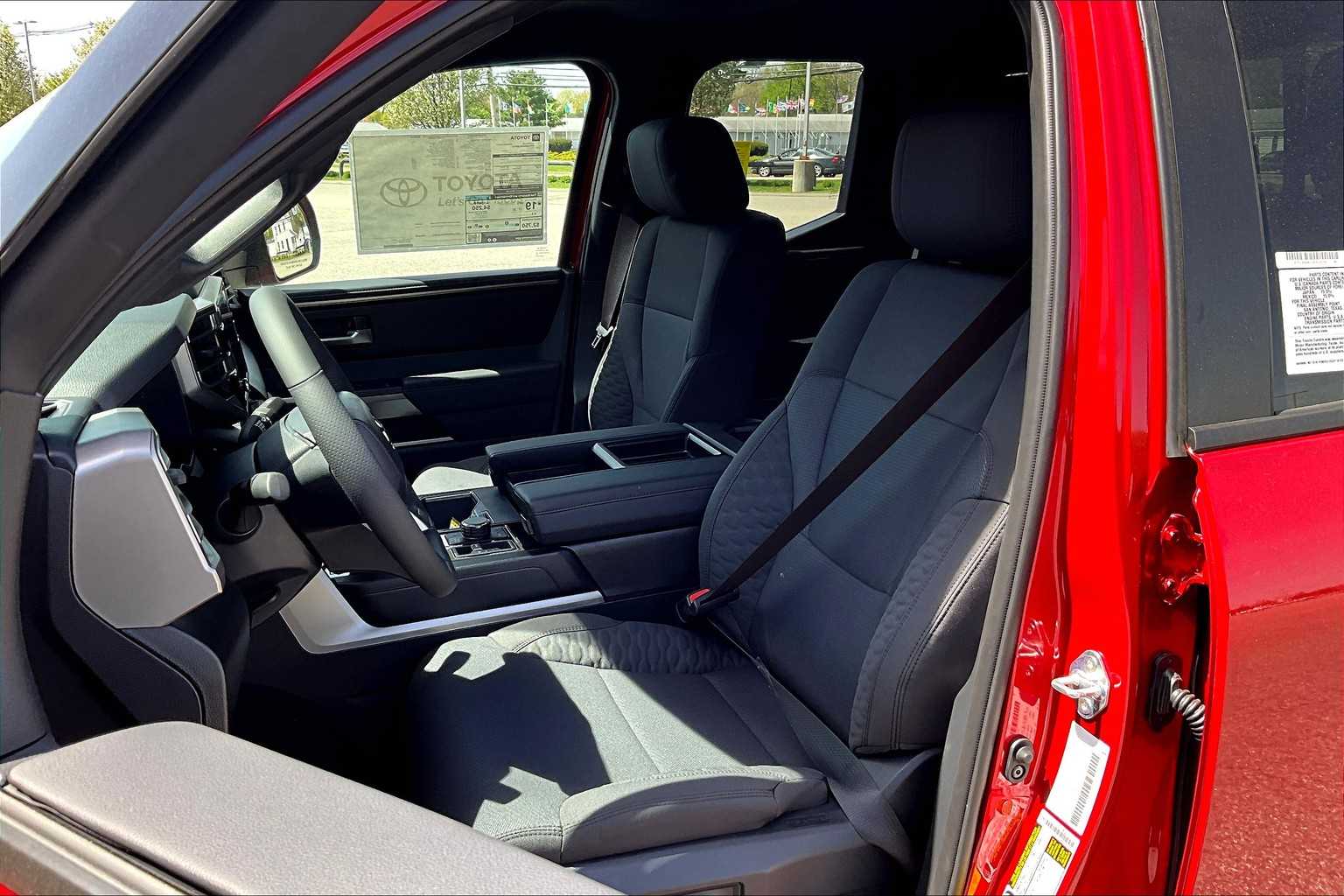 2025 Toyota Tundra SR5 - Photo 11