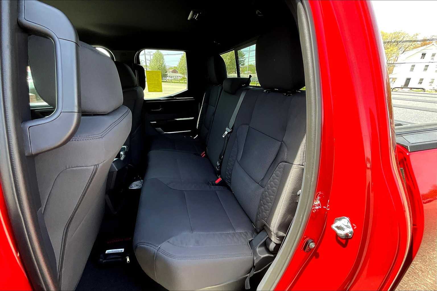 2025 Toyota Tundra SR5 - Photo 15